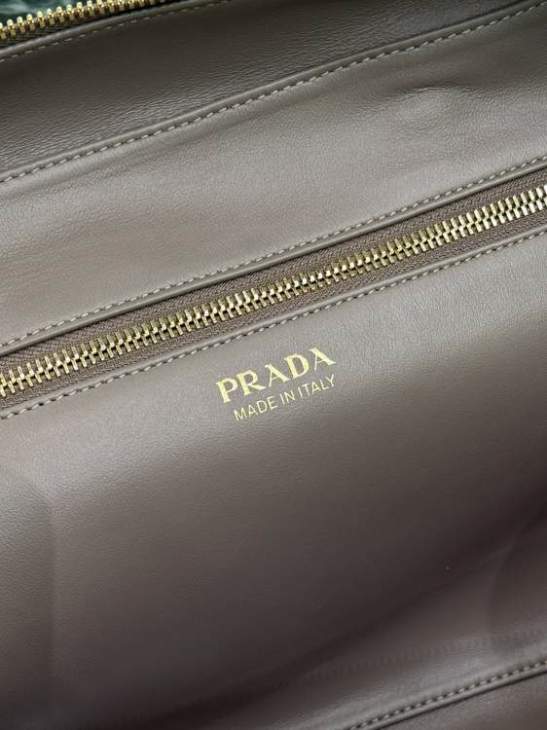 Picture of Prada Handbags _SKUfw197975076fw